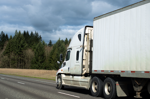 What Is a Dry Van Trailer and When Does Your Business Actually Need One?